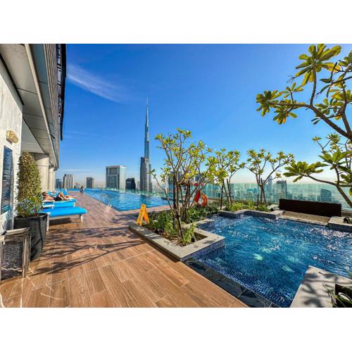 Best Burj Khalifa view balcony apartment with 64th floor infinity Pool in Paramount Hotel Midtown