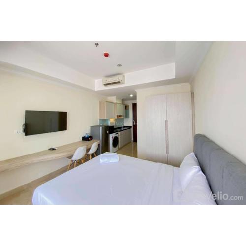 Best Choice and Minimalist Studio Room Menteng Park Apartment By Travelio