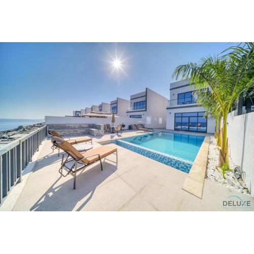 Best Deal, Classy 4BR Villa with Pool & Ocean Views by Deluxe Holiday Homes