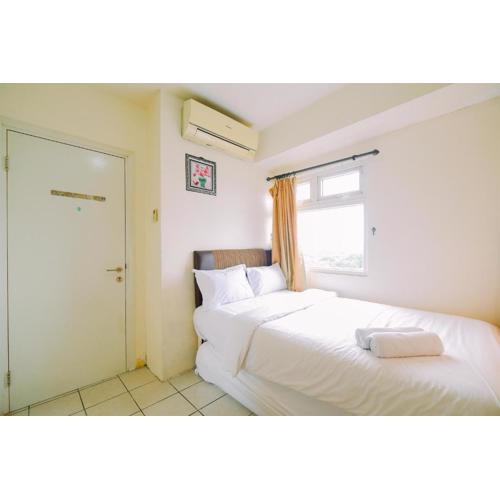 Best Price and Comfortable 2BR Green Pramuka City Apartment By Travelio