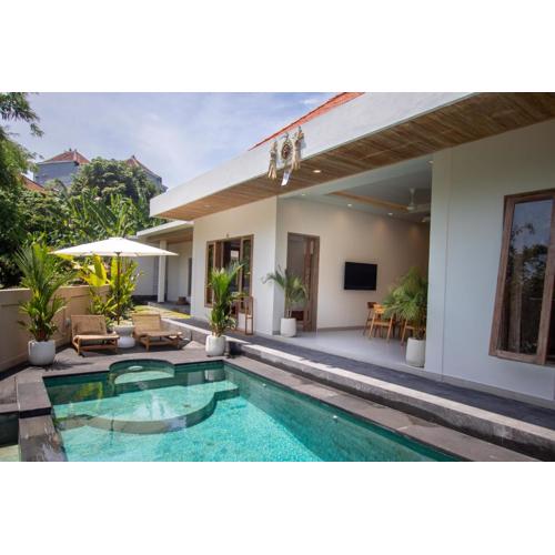 Best Relaxation Place! 3BDR Villa with Jungle and small lake view in Canggu