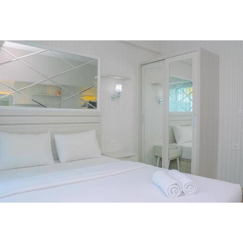 Best Studio with Pool View Springlake Summarecon Apartment By Travelio