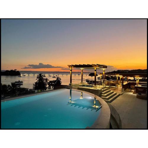 Best Waterfront Whale View King Bed studio