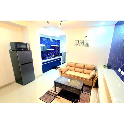 BGC Beautiful Large 1 Bedroom Condo Sleeps 3 Adults