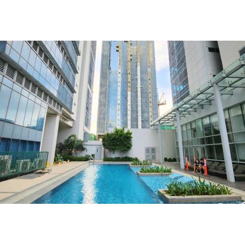 BGC Cosy Spacious 1BR Uptown Parksuites with Balcony City View