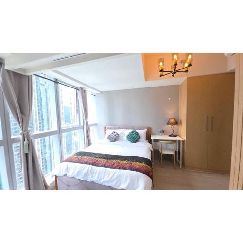 BGC Hotel Vibe with City View at Uptown Parksuites near St Luke's, Grand Hyatt Hotel, Uptown Mall, and Mitsukoshi Mall