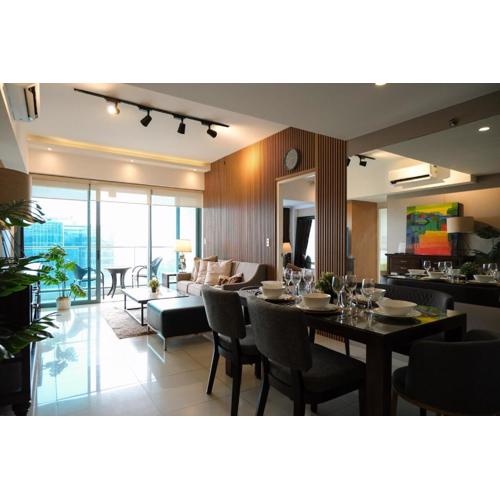 BGC One Uptown Premium 2BR Suite with Balcony near Supermarket, Malls and Restaurants