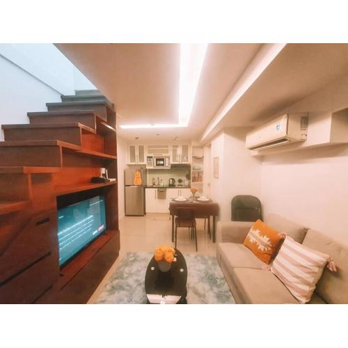 BGC Taguig Cozy 2 bedroom loft, with stunning BGC skyline view!