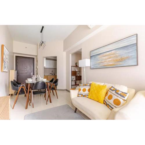 BGC Taguig Uptown 3BR corner unit with pool view, bath tub, wifi, parking, beside Landers BGC