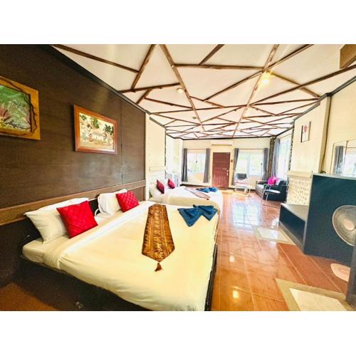 Big Family Bungalow Near Swiming Pool