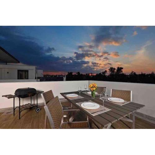 Big Lucky home in Laguna park