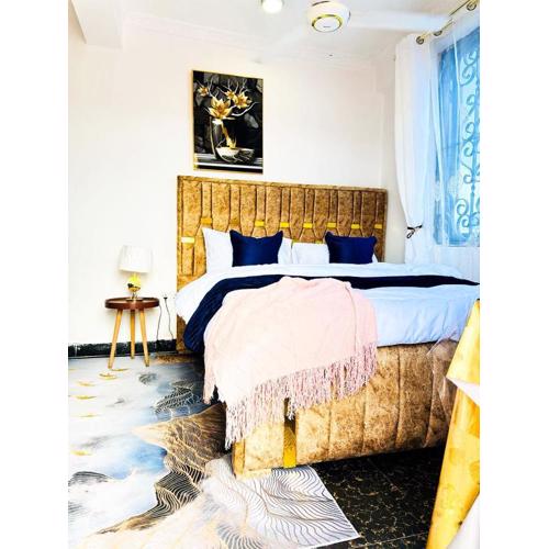 Big Private Room with Amazing Views in Heart of the City