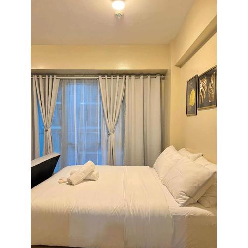 Big Studio Condo Across Manila Airport NAIA T3 WITH WIFI