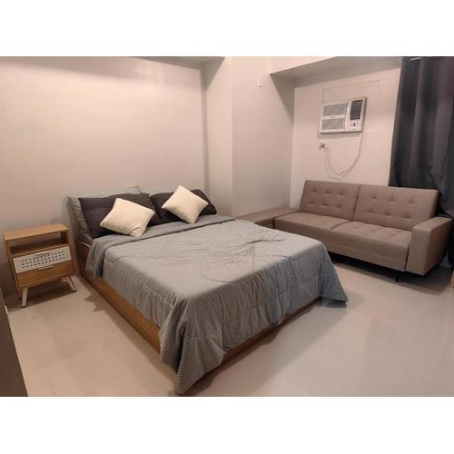 Big Studio with Pool & Gym Near Ayala & Landers
