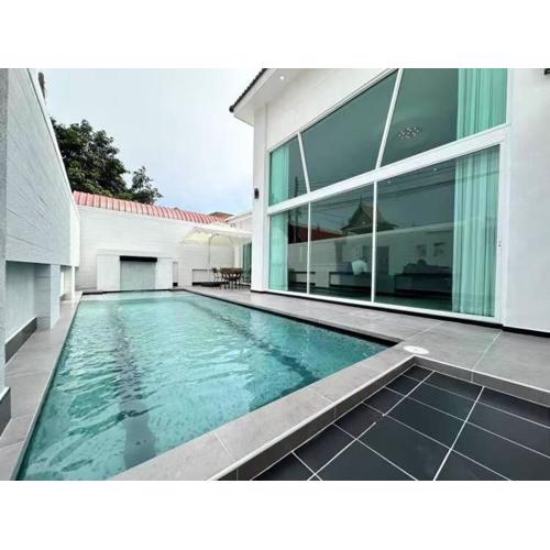 BINSBARRY Villa 4 bedroom 5 bath pool villa near walking street and jomtien beach