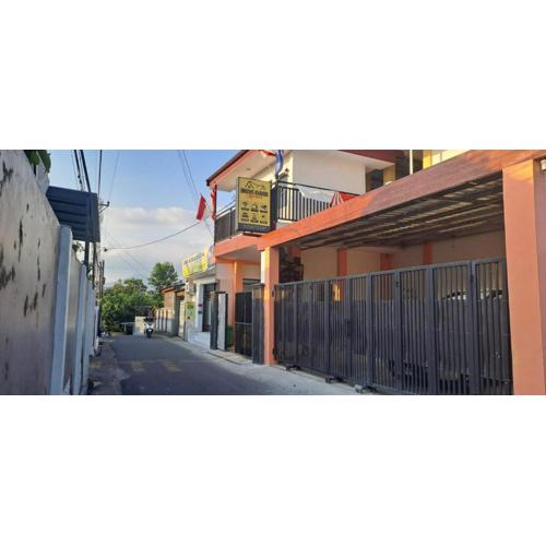 Bintang Khanida Syari'ah