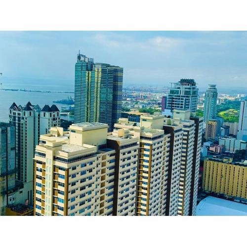 Birch Tower a9 front of Robinson PlaceRizal park