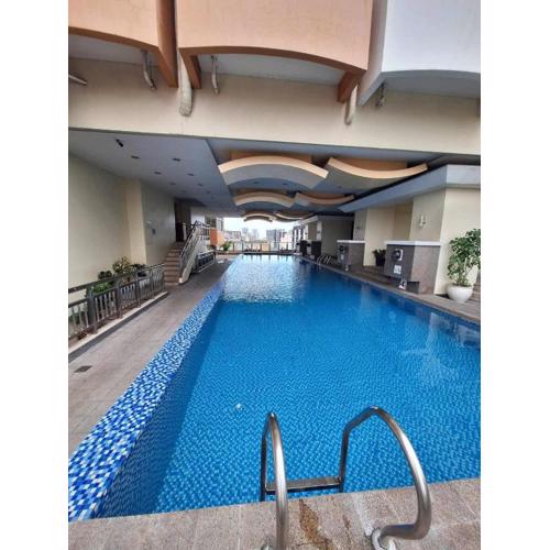 BirchTower Studio Condo with Balcony & Pool - Carosa Staycation