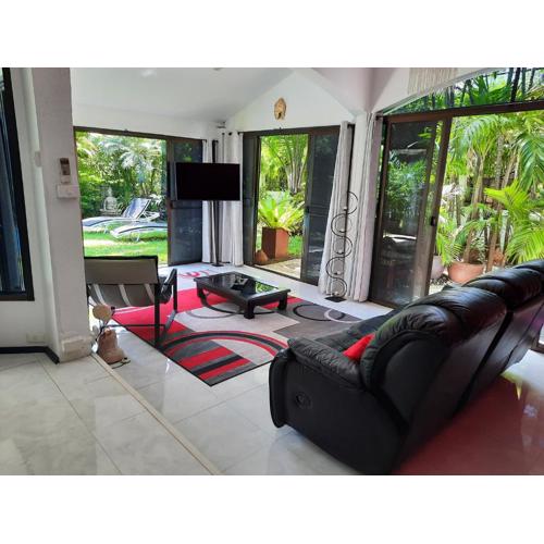 Bjou, Cosy Tropical Villa