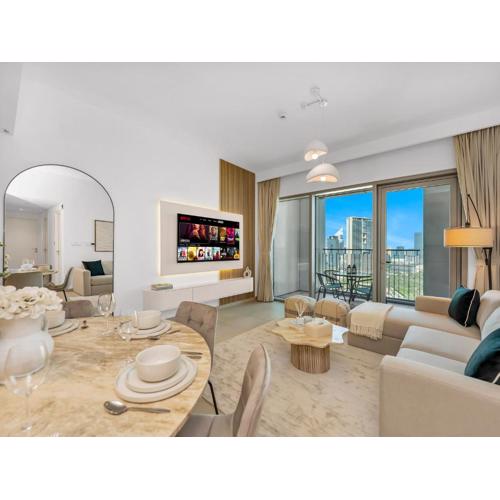 Blissful Stays Apartment at Downtown Views II- 5min walk to Dubai Mall, Burj Khalifa with Infinity Pool