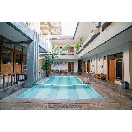 Blok O International Guest House by MHM