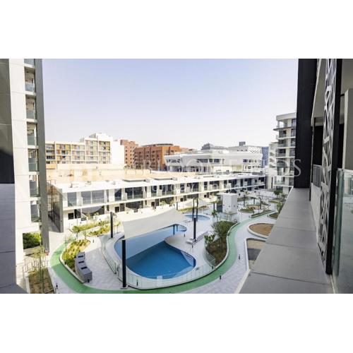 Bloomfields Elegant Pool View Stu The Gate