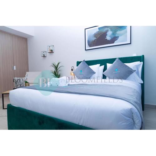 Bloomfields Fantastic Stu Azizi Riviera Meydan