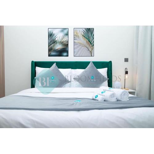 Bloomfields Mesmerizing Stu In Azizi Riviera