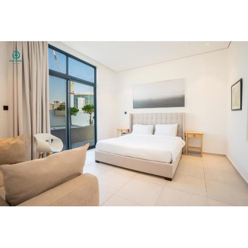 Blue Breeze - Elegant 1BR with Private Jacuzzi & Terrace in JVC