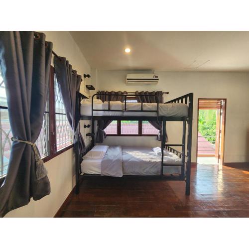 Blue Moon House - A budget hostel for easy travellers