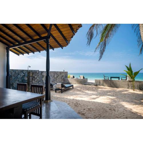 Blue Parrot Beach Villa