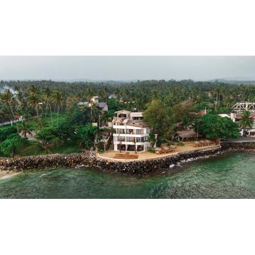 Blue Waves Surf House - Beach Hotel