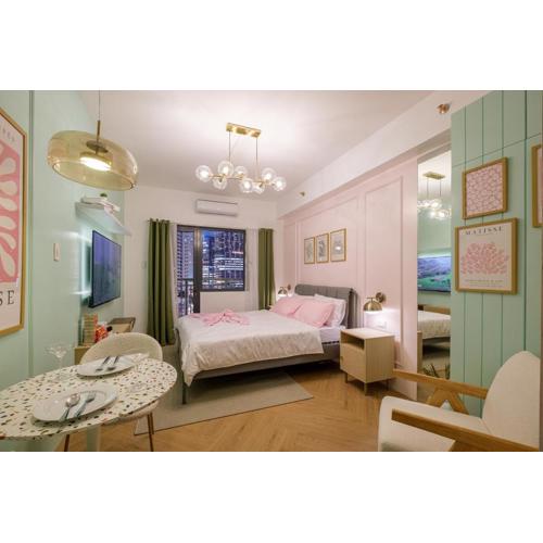 Blush Haven with Netflix, WiFi and Balcony near Glorietta