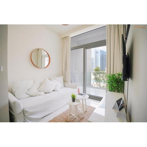 Bnbeyond's Serene Poolside Bliss