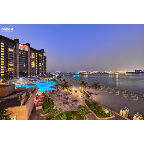 bnbme - Beachfront 1BR Palm Jumeirah Apt w Balcony Sea Views Pool & Beach Access