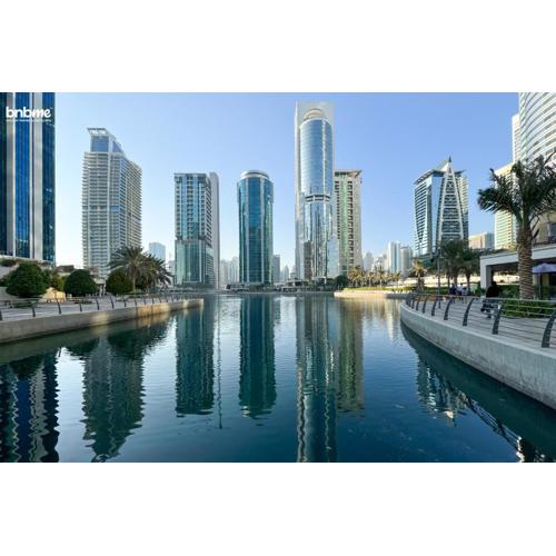 bnbme - Stylish JLT Studio Near Metro Rooftop Pool Gym Balcony Marina Access