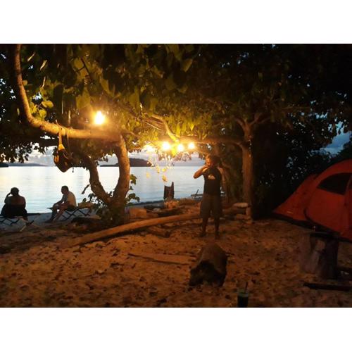 Boat & Camping Tour 17 Island Riung