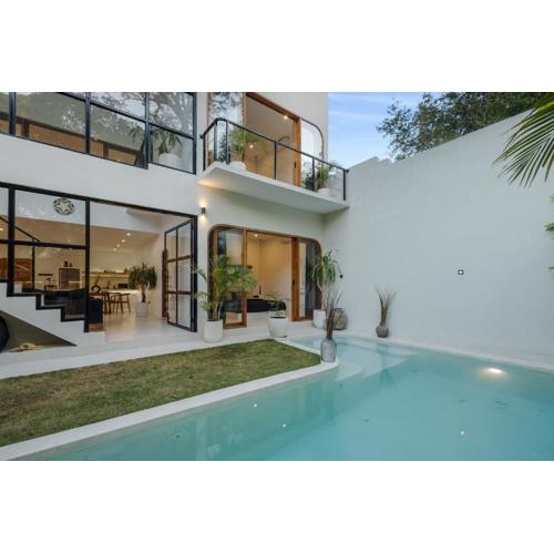 Bohemian 3BR Design Villa in center of Canggu