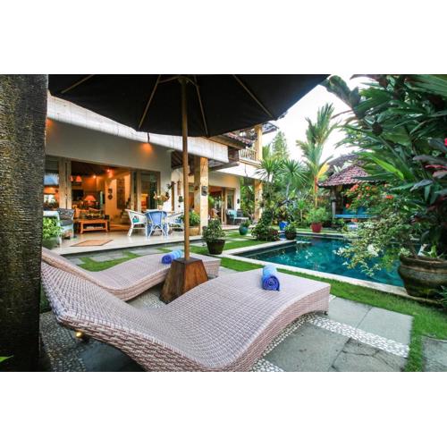 Boho, 3 Bed Villa with Pool and Bungalow in Penestanan, The Brooklyn of Bali!