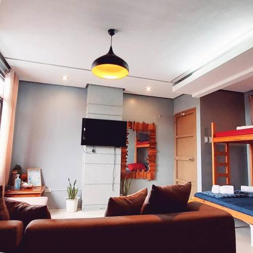 Bombshelter Homestay- Blueroom - Baguio City