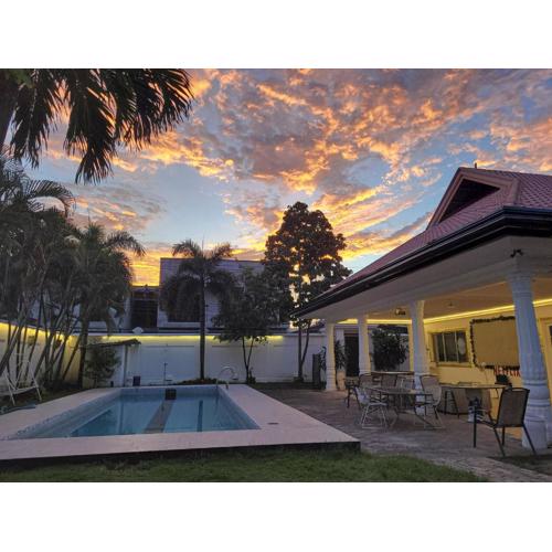 Book 1 take 2 villas - Jay's villa 1 Timog