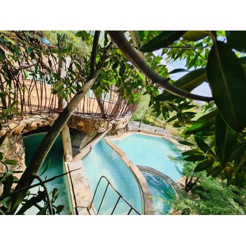 Bookup 5 bedroom house with a pool ngong