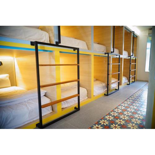 Borough Capsule Hostel Bali