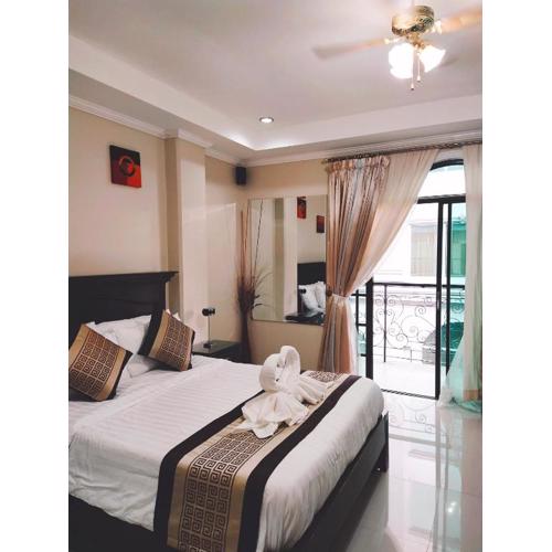 Bourbon St Apts Condo 30C