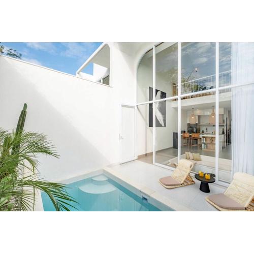 BRAND NEW 1 BR Chic Villa with Cinema - 6mins to Beach