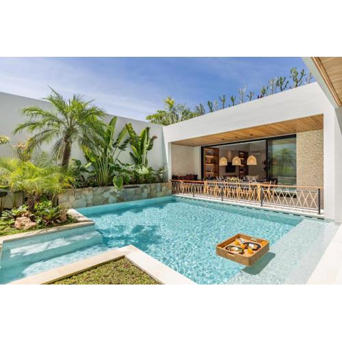 BRAND NEW 5 bd Luxury Central Villa 300m to beach