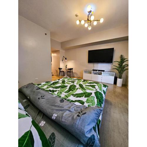 Brand New Central Convenience Studio Condo with Balcony in Araneta City Cubao