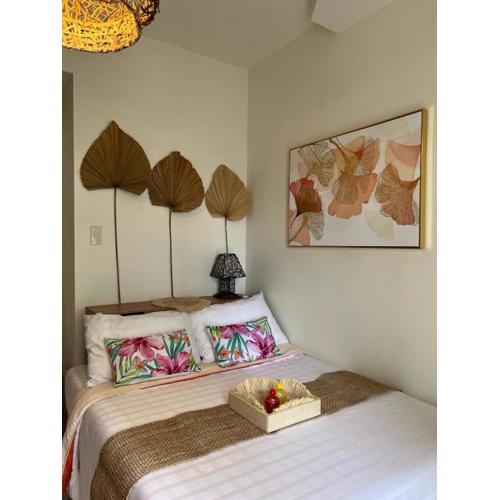 Brand New! Cozy Insperia Condo with Balcony and Samal Island View Beside Abreeza Mall