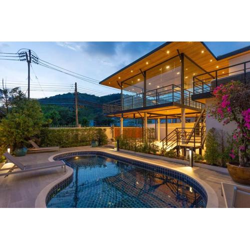 Brand new, designer furnishing, hot tub, gym, pool V98