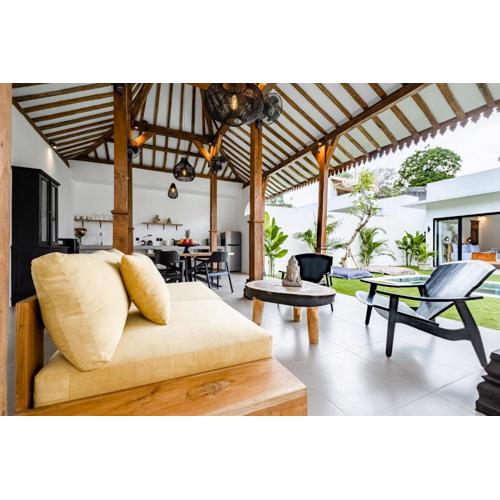 Brand New & Stylish Villa with Private Pool in the Heart of Balangan